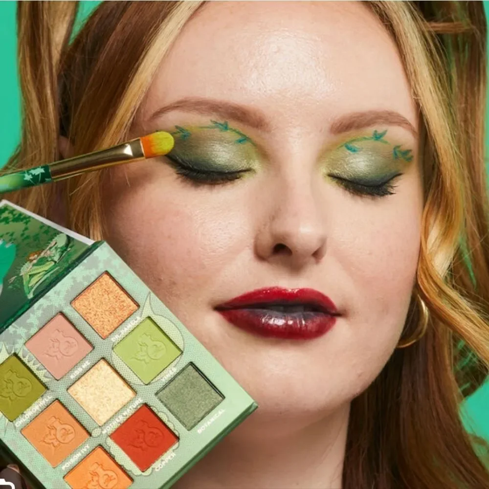 Revolution Beauty‎ X DC Comics Poison Ivy Botanical Beauty Shadow Palette